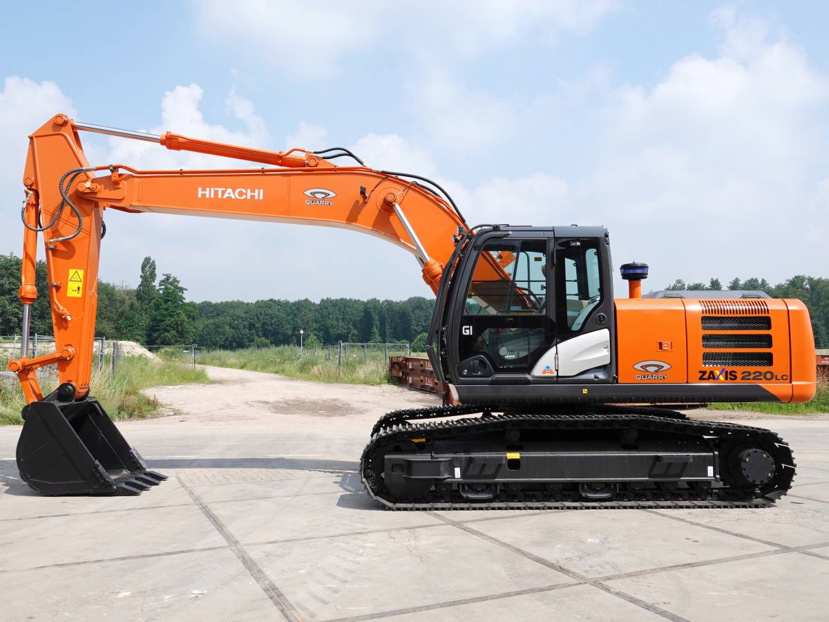 Hitachi ZX220LC | 2021 | 4 h. | For sale